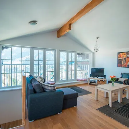 Penthouse In Near Lifts דירה באד גסטיין