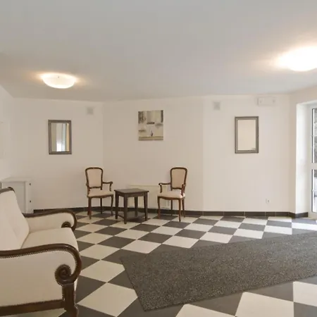 Penthouse In Near Lifts דירה *